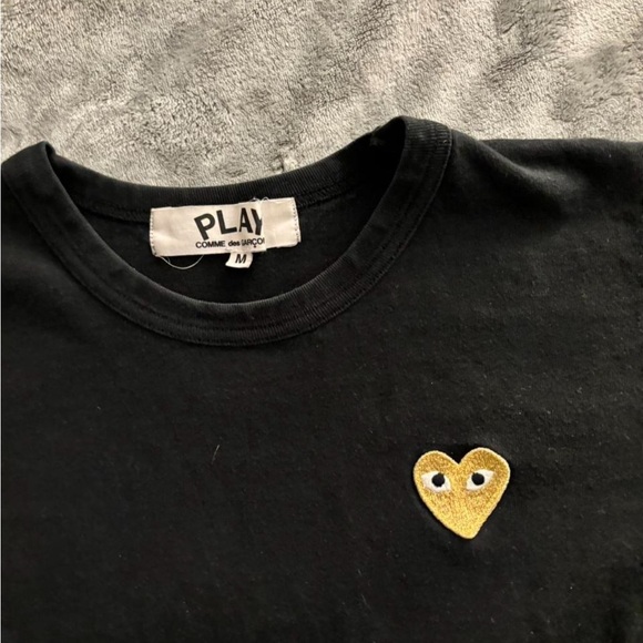 Comme des Garcons PLAY Black Tee with Gold Heart - Picture 2 of 3